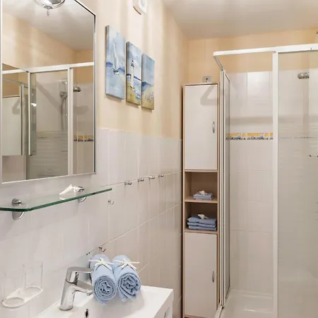 Cozy Escape Near The Baltic דירה